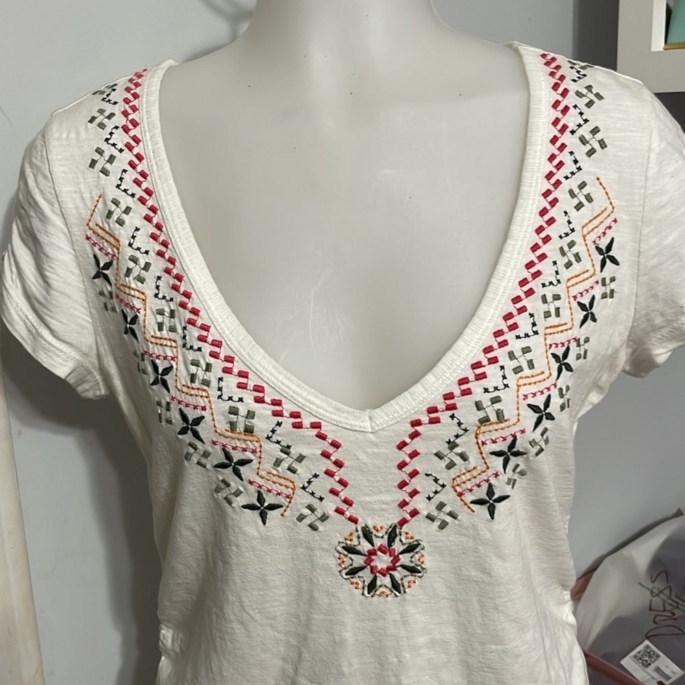 Athleta embroidered V-Neck white top size S - Picture 2 of 7